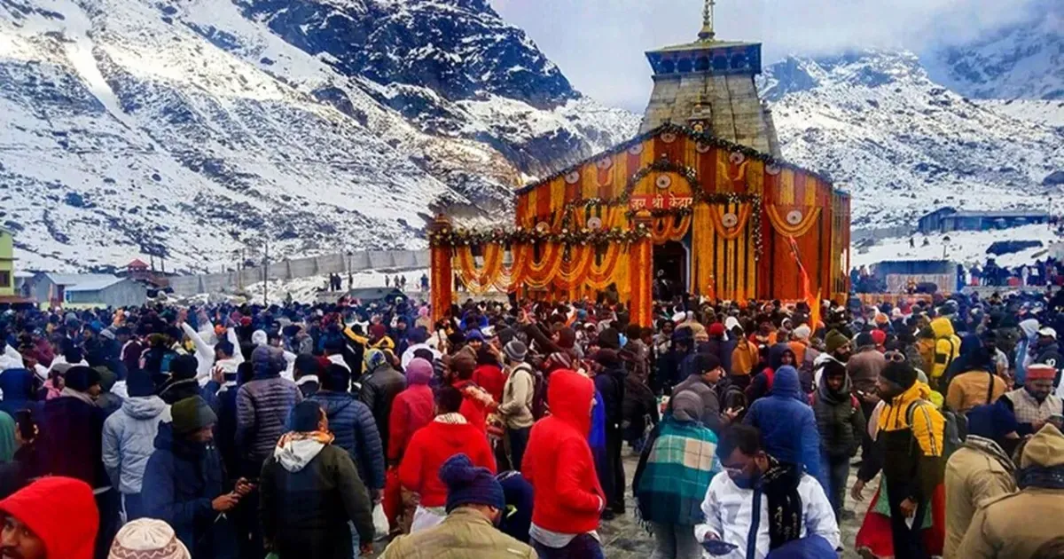 भूस्खलन के कारण केदारनाथ यात्रा अस्थायी रूप से रोकी गई, गौरीकुंड के पास मार्ग बहाल करने का काम जारी