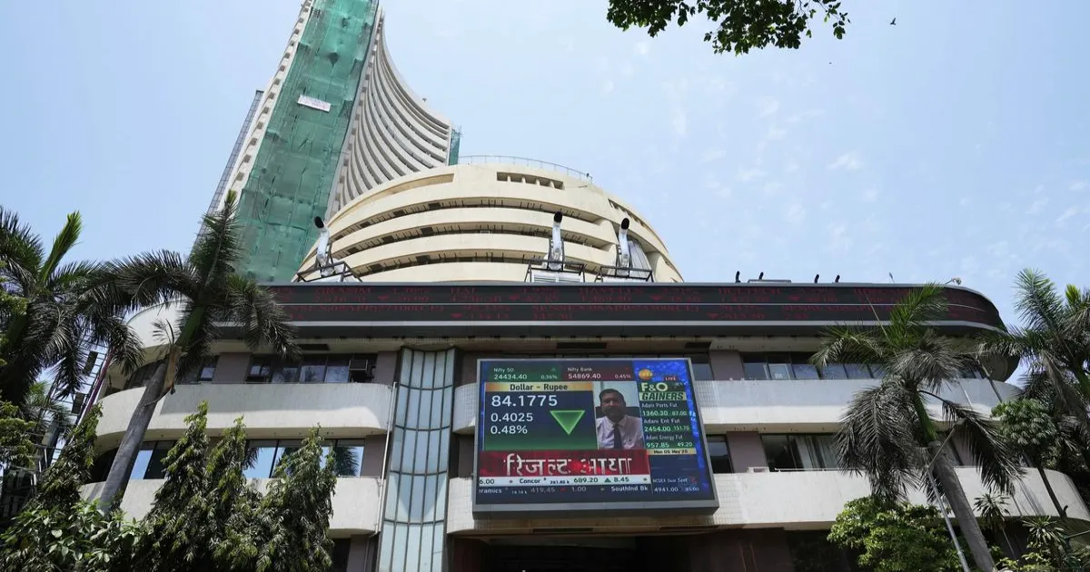 आईसीआईसीआई बैंक और रिलायंस में खरीदारी से सेंसेक्स 143 अंक चढ़ा