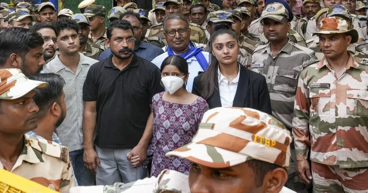 हिंदू देवी-देवताओं के अपमान के आरोप में निशु आजाद के खिलाफ दिल्ली पुलिस में शिकायत