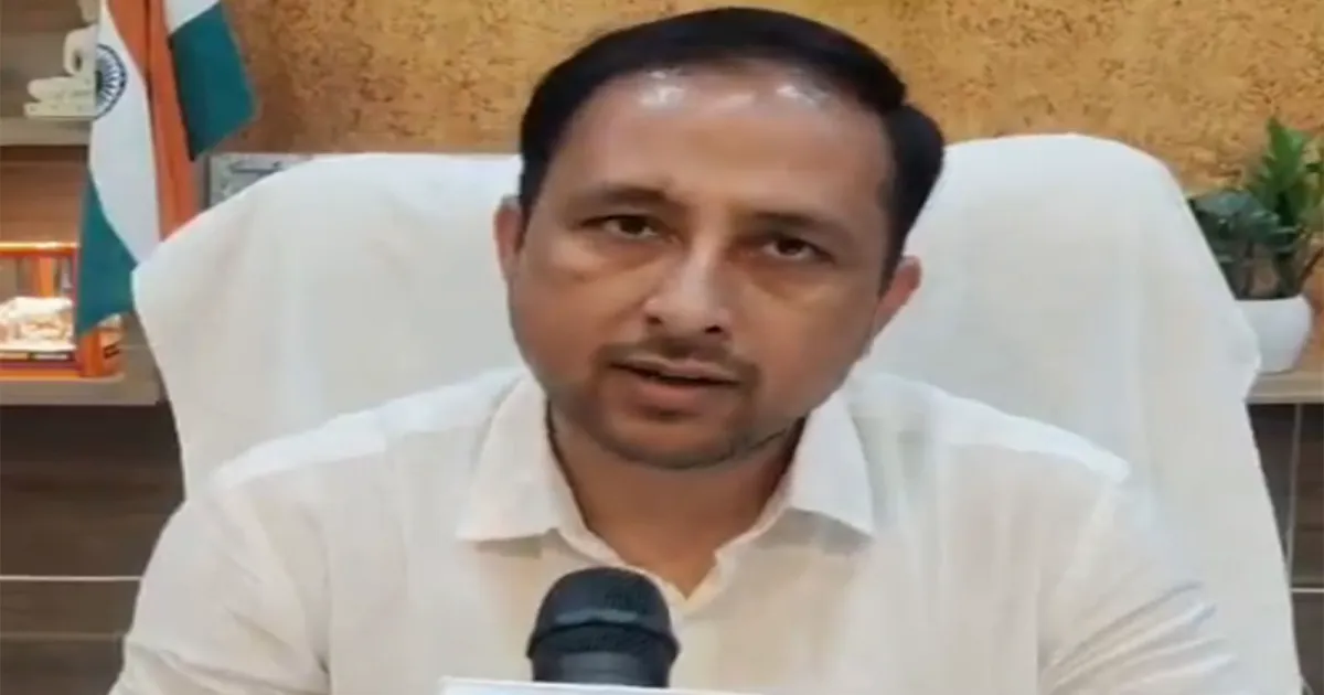 नेपाल में अचानक आई बाढ़ के बाद महाराजगंज में खतरे की आशंका नहीं, डीएम सोगरवाल ने दी जानकारी