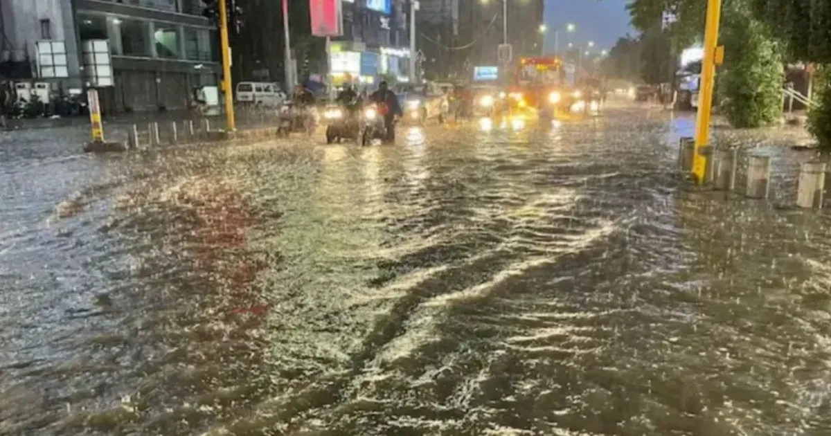 तेलंगाना में भारी बारिश का अलर्ट, हैदराबाद में जलभराव और जनजीवन प्रभावित