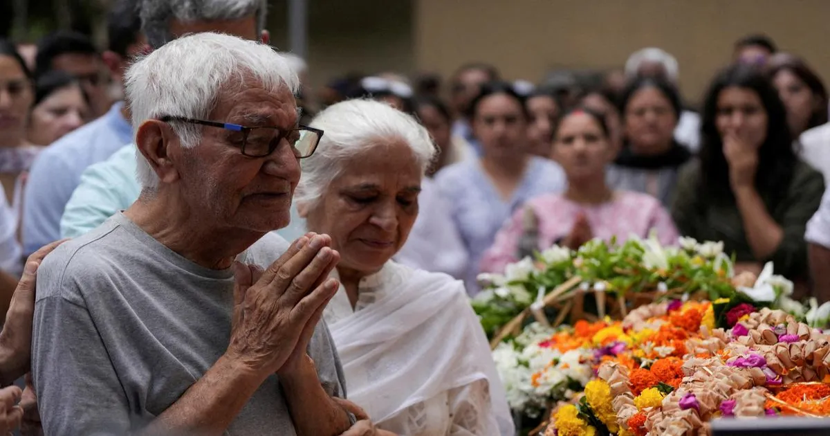 अहमदाबाद विमान हादसे की न्यायिक जांच की मांग, पायलट के पिता और फेडरेशन ऑफ पायलट्स ने सुप्रीम कोर्ट का दरवाज़ा खटखटाया