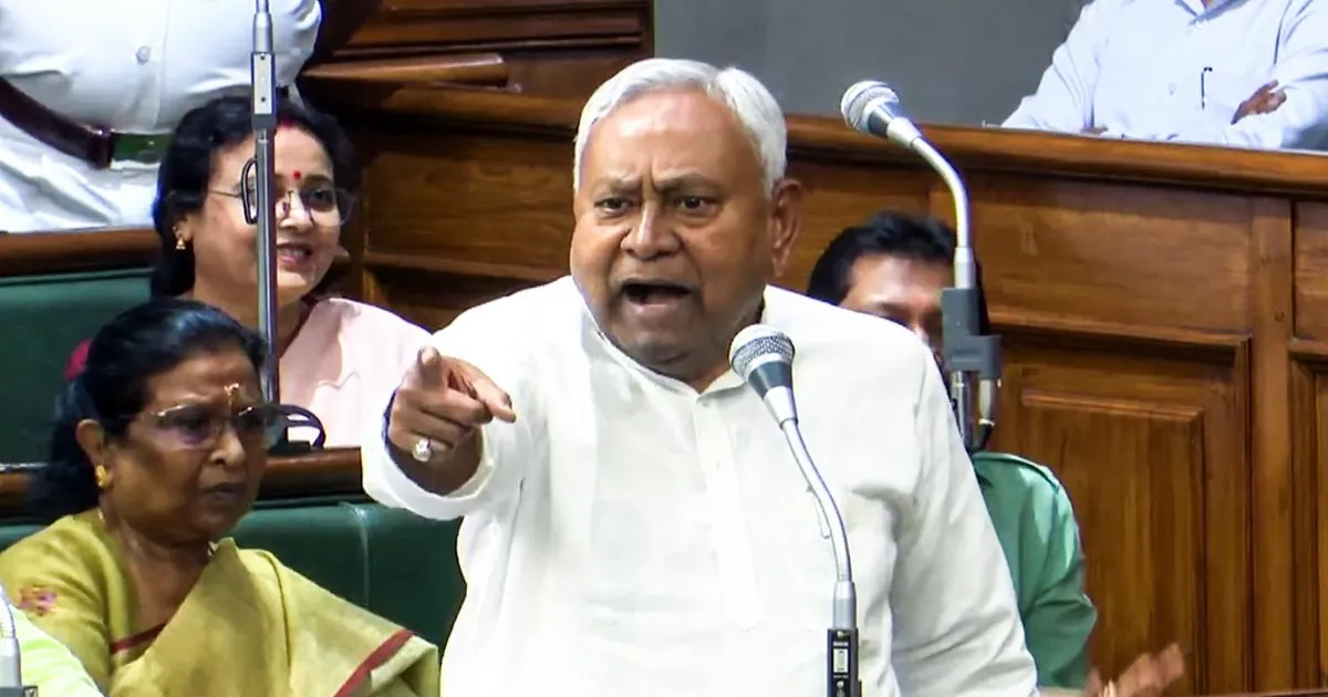 nitish-slams-opposition-black-dress-protest