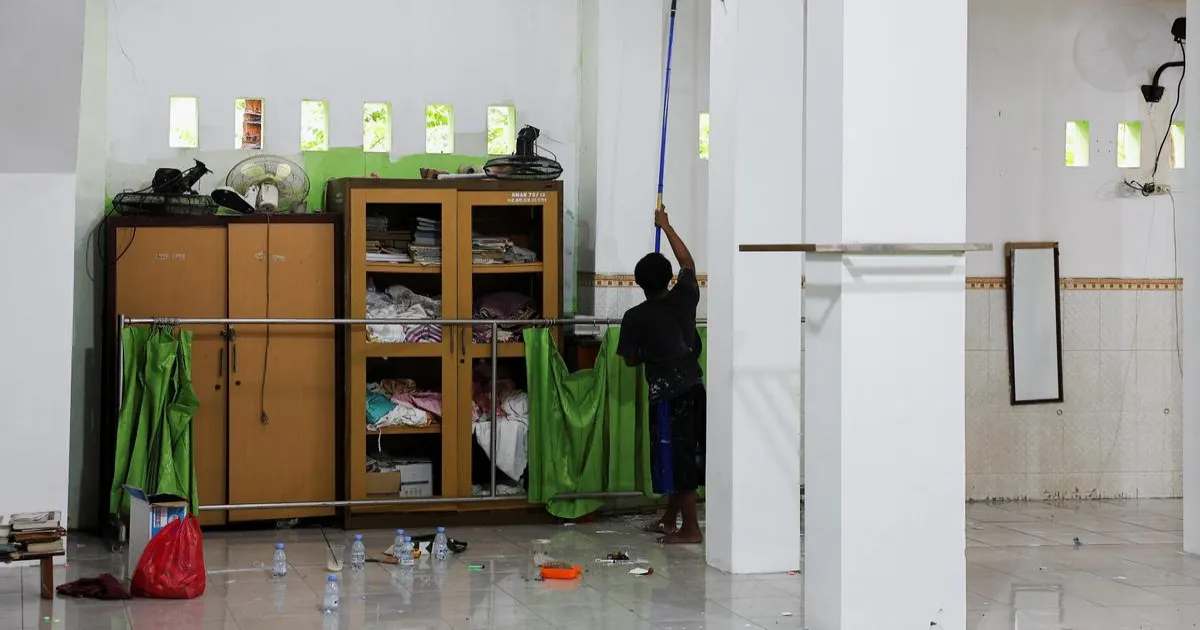 जकार्ता मस्जिद विस्फोट में इंडोनेशियाई पुलिस को मिला संदिग्ध विस्फोटक पाउडर, 17 वर्षीय छात्र पर शक