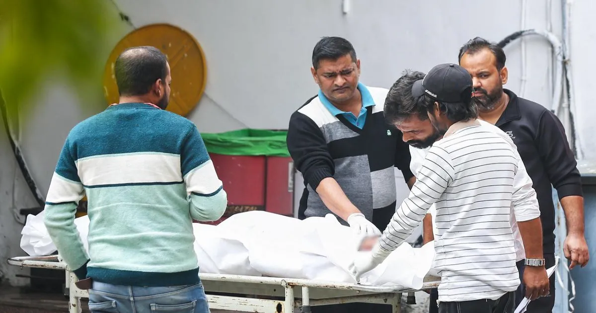 दिल्ली लाल किला ब्लास्ट: टैक्सी चालक और कॉस्मेटिक दुकानदार समेत 13 लोगों की पहचान