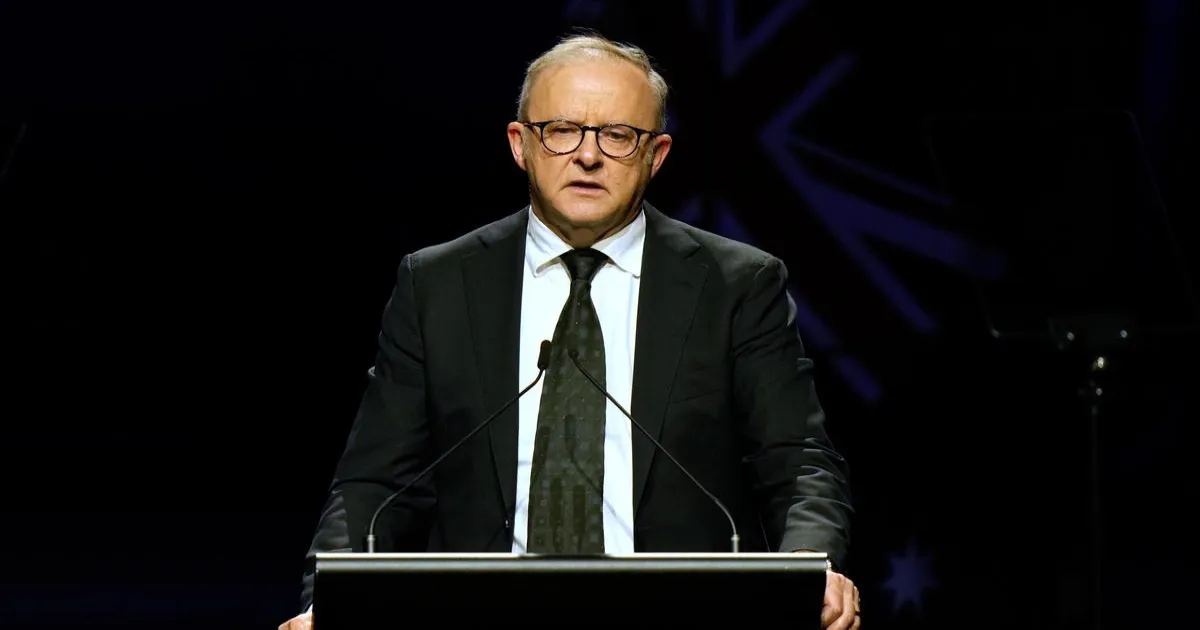 बॉन्डी बीच हमले की स्मृति सभा: ऑस्ट्रेलियाई पीएम अल्बनीज़ ने कहा—हमले को रोकने में विफल रहने पर गहरा खेद