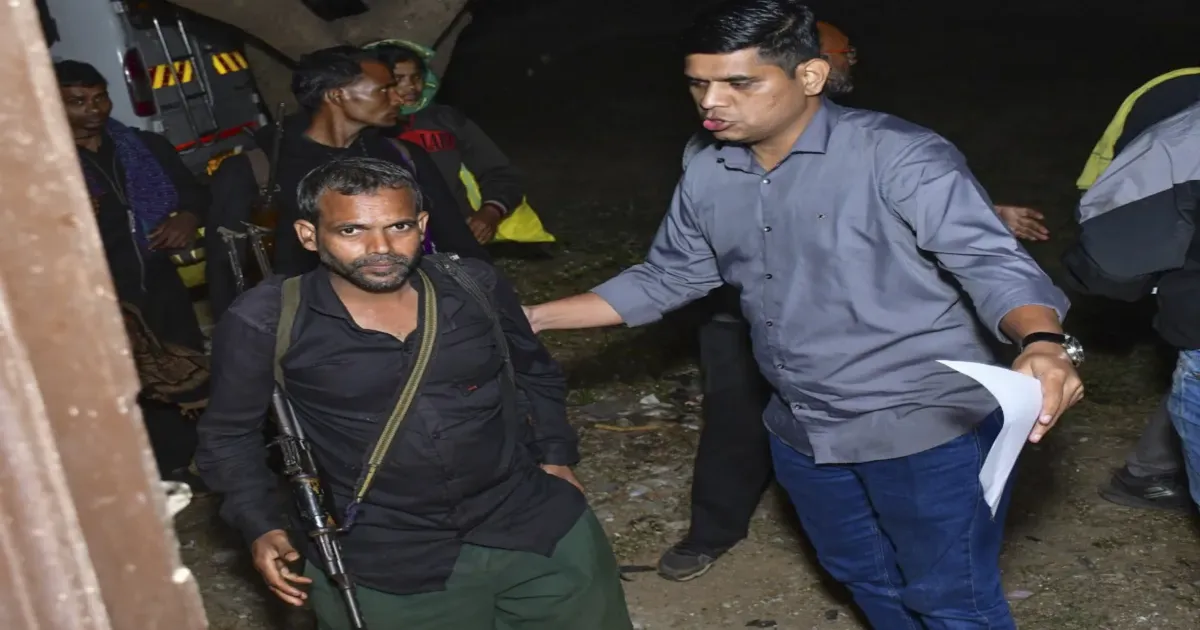 छत्तीसगढ़ के बस्तर में 51 नक्सलियों ने किया आत्मसमर्पण, 1.61 करोड़ का था इनाम