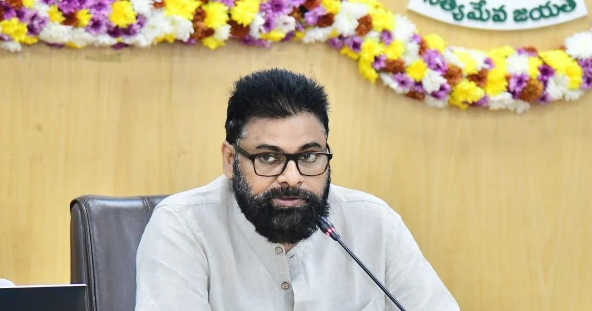 आंध्र प्रदेश के उप मुख्यमंत्री पवन कल्याण के काफिले की कारों को मंगलगिरी में एक व्यक्ति ने किया क्षतिग्रस्त, गिरफ्तार