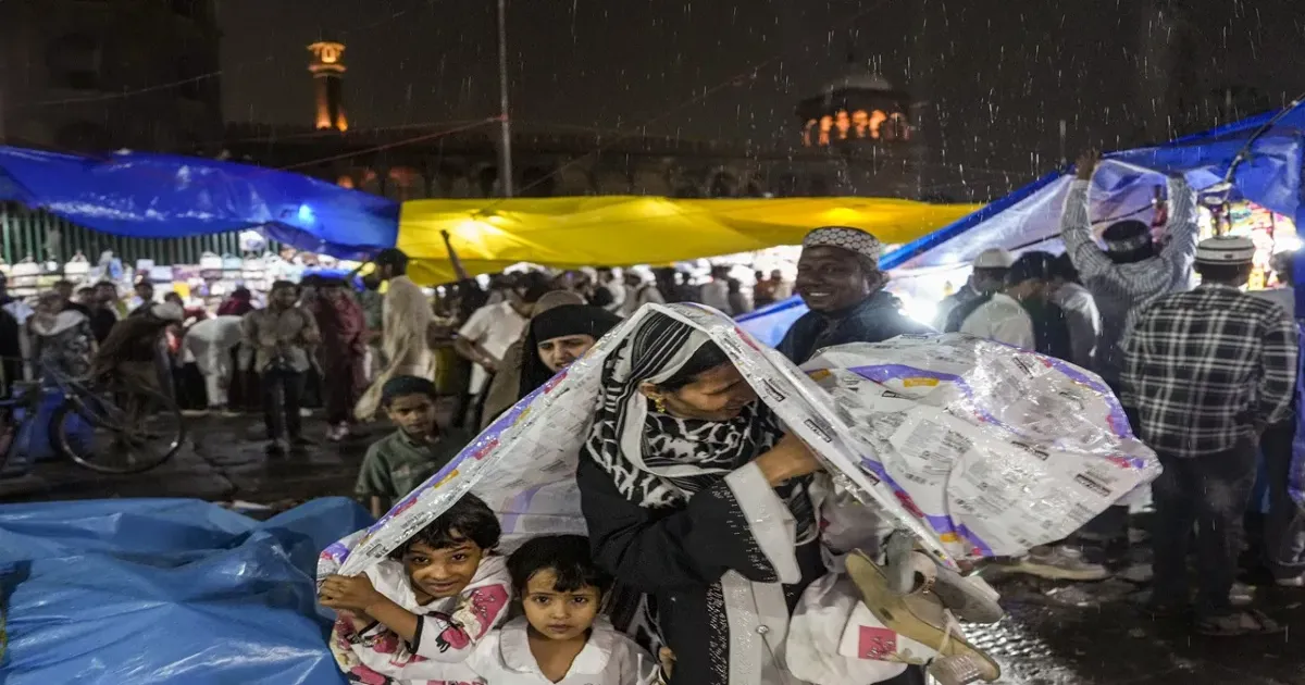 भारत-पाक-अफ़ग़ानिस्तान में 1,000 किमी लंबी बारिश की पट्टी ने लाया तूफ़ान और राहत