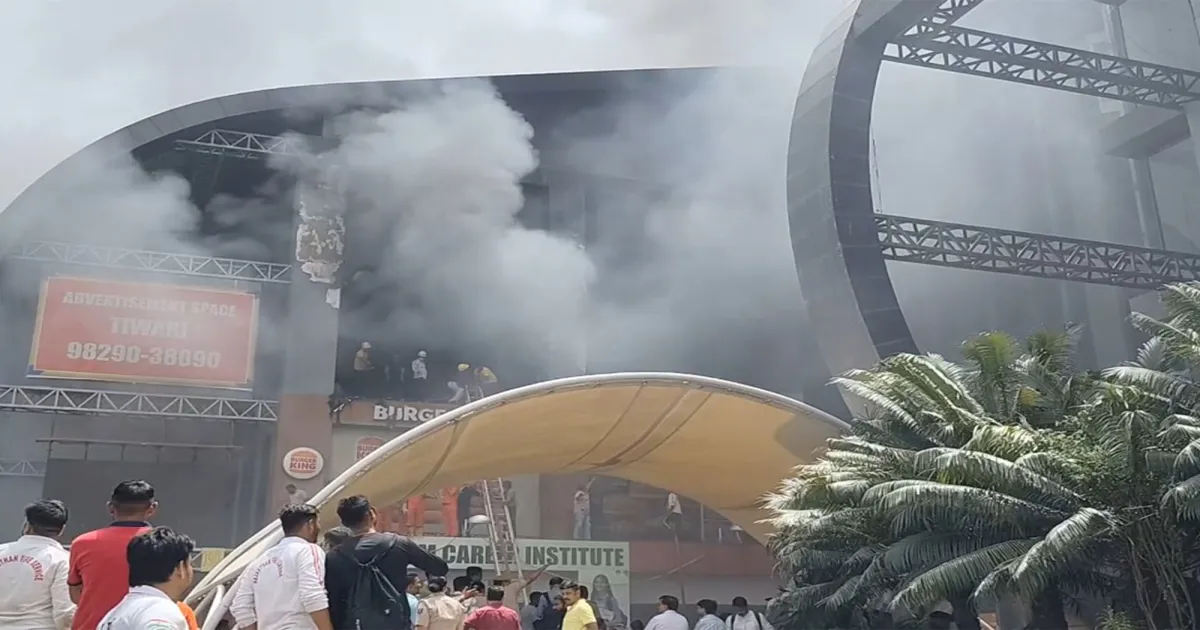 कोटा के सिटी मॉल में भीषण आग, 12 दमकल गाड़ियां मौके पर तैनात