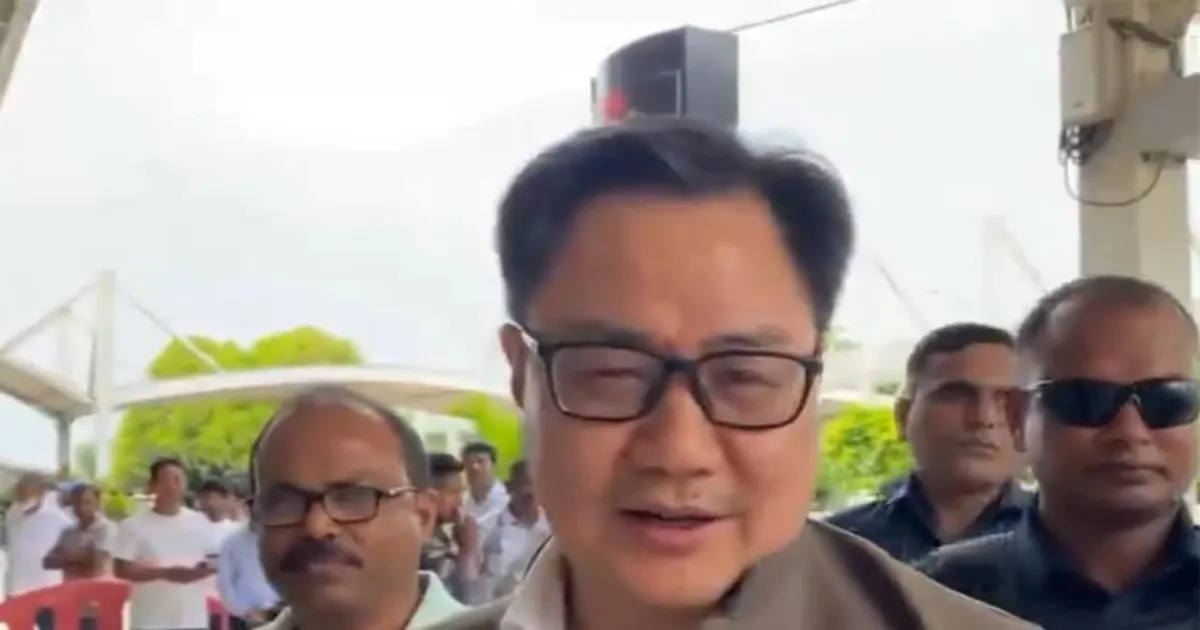 हर मुद्दे पर टिप्पणी जरूरी नहीं: कॉकरोच जनता पार्टी विवाद पर किरण रिजिजू