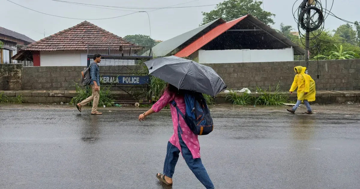 केरल में मूसलाधार बारिश का कहर: एक की मौत, कई मकान क्षतिग्रस्त; पांच जिलों में रेड अलर्ट जारी