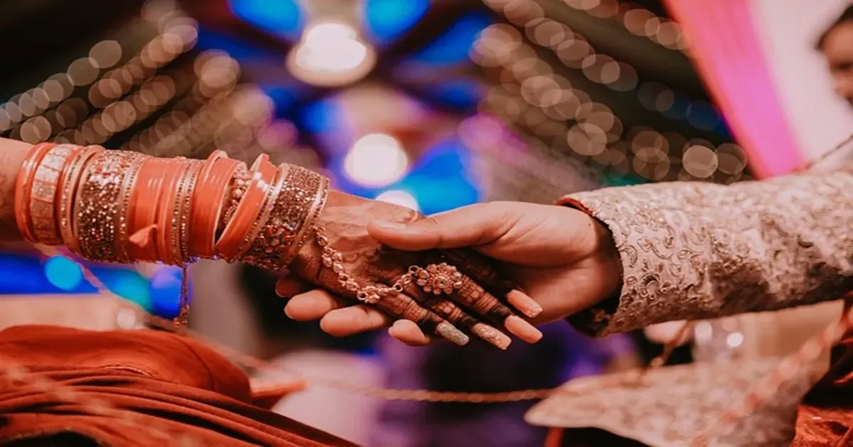बाल विवाह पर सख्ती की तैयारी, शादी के कार्ड पर जन्मतिथि छापना अनिवार्य कर सकती है महाराष्ट्र सरकार