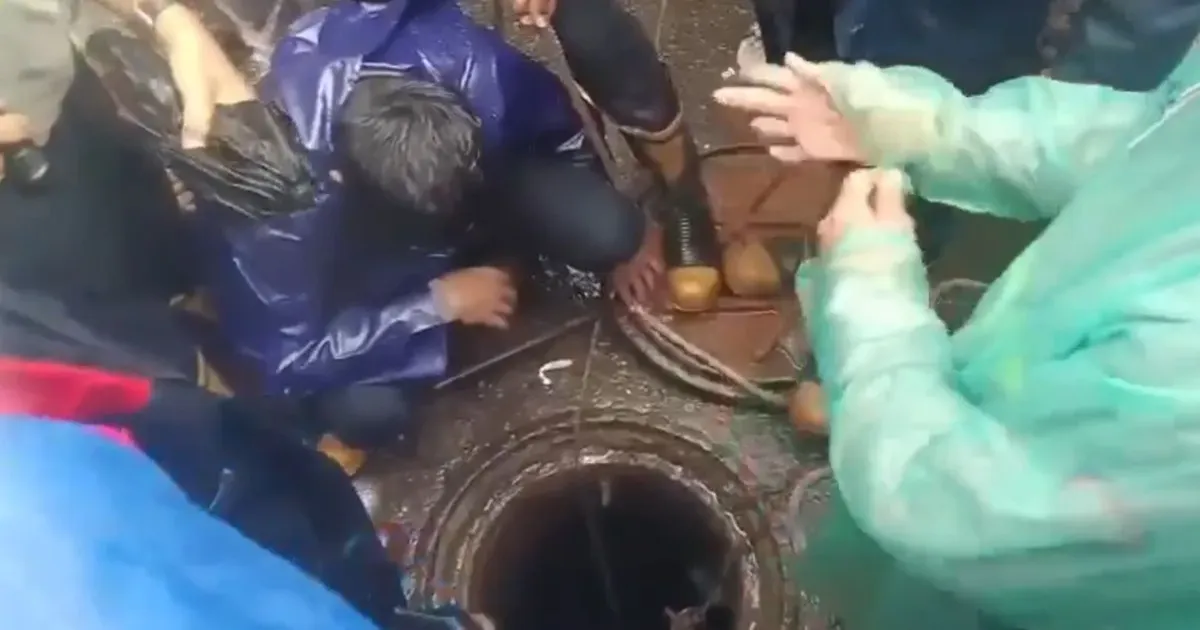 मुंबई में मैनहोल में गिरकर व्यक्ति की मौत, सहायक आयुक्त समेत चार बीएमसी अधिकारी निलंबित