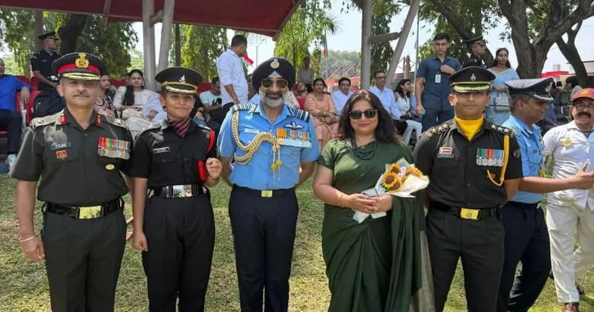 लेफ्टिनेंट पारुल धडवाल भारतीय सेना की ऑर्डनेंस कोर में शामिल