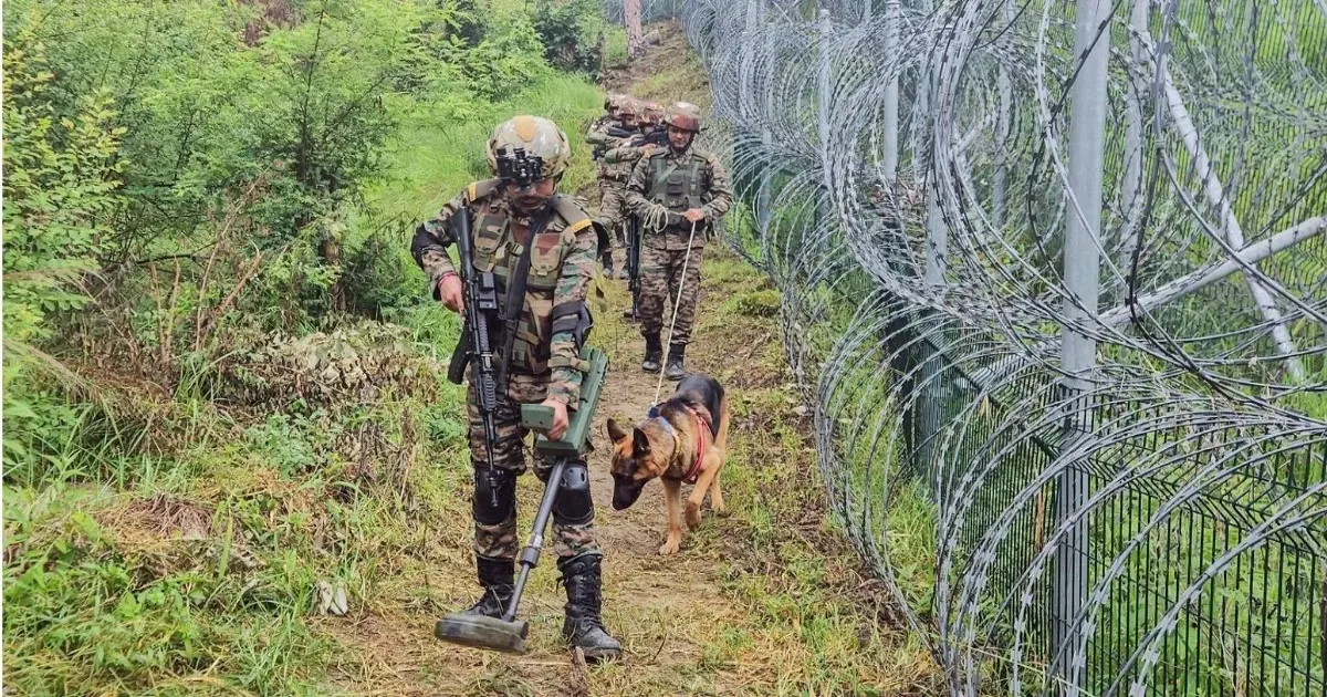 जम्मू-कश्मीर के राजौरी में नियंत्रण रेखा पर पाकिस्तानी ड्रोन की संदिग्ध घुसपैठ, सेना ने चलाया तलाशी अभियान