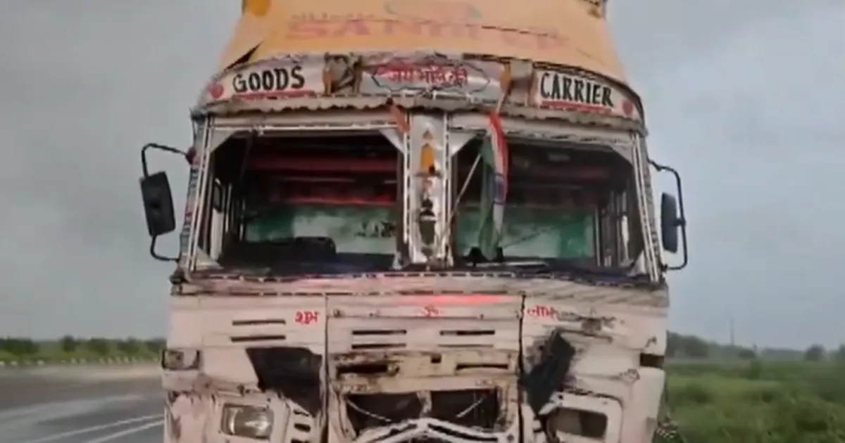 उत्तर प्रदेश के बुलंदशहर में तीर्थयात्रियों से भरी ट्रॉली से ट्रक टकराया: 8 की मौत, 43 घायल