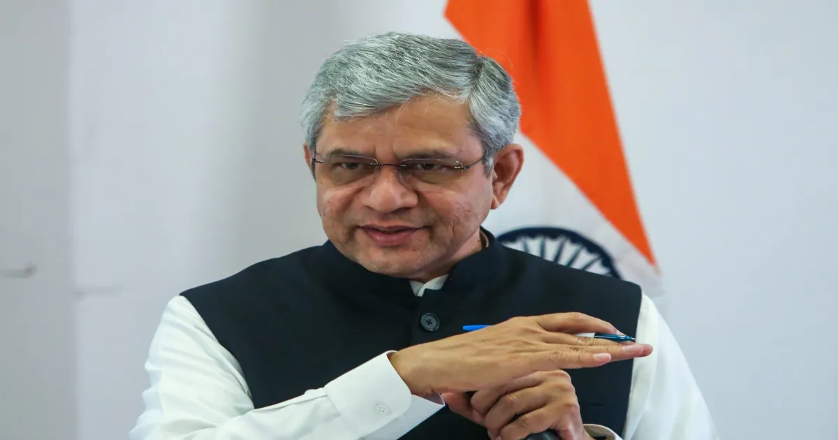 देश में इलेक्ट्रॉनिक्स विनिर्माण से 25 लाख लोगों को रोजगार, मोबाइल क्षेत्र में 12 लाख को काम: अश्विनी वैष्णव
