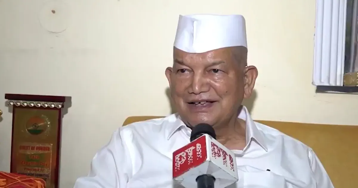 मेरठ में सड़क दुर्घटना में पूर्व मुख्यमंत्री हरीश रावत बाल-बाल बचे