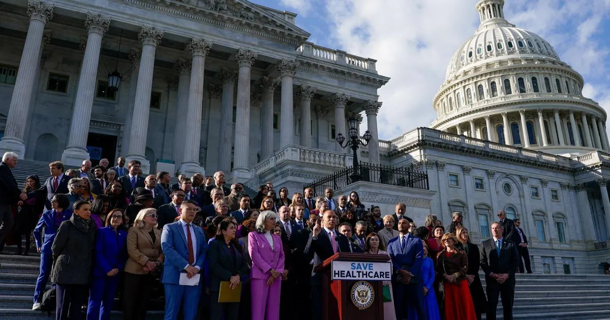 अमेरिकी हाउस ने ऐतिहासिक सरकारी शटडाउन समाप्त करने वाला बिल पास किया, अब राष्ट्रपति ट्रंप के पास