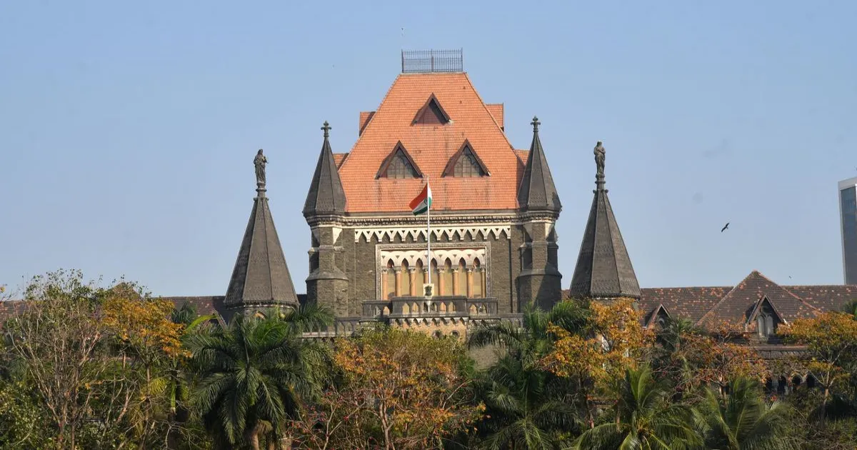 हिरासत में मौत मामले में पीड़िता की मां ने CM फडणवीस को तलब करने की मांग की