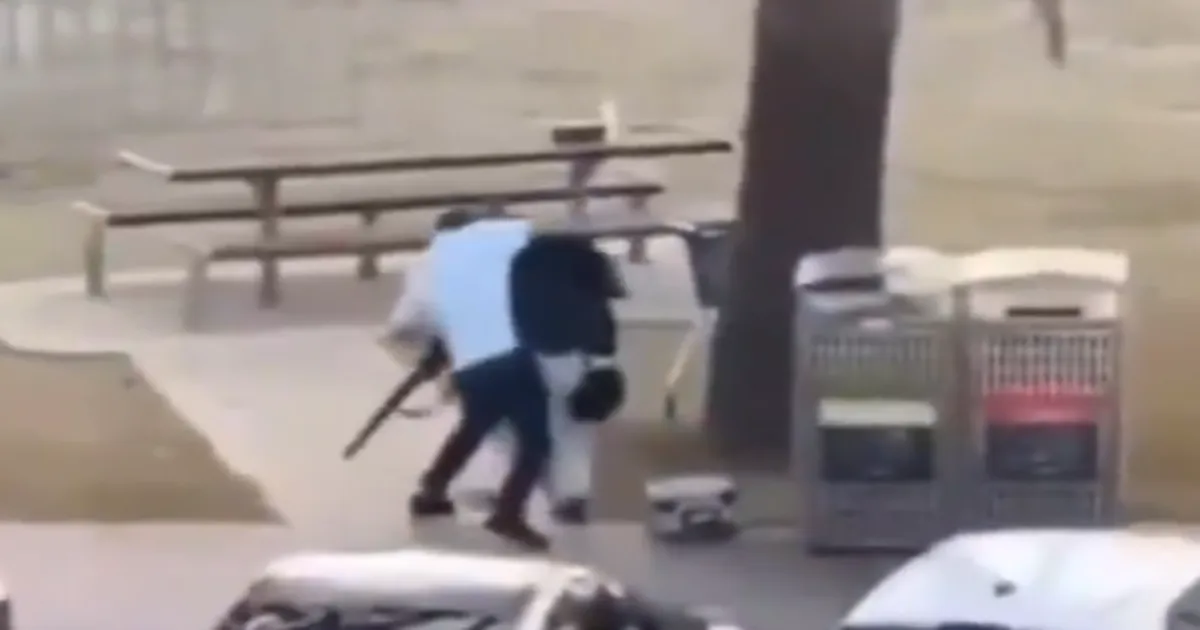 बॉन्डी बीच हमलावर को निहत्था करने वाला हीरो सर्जरी के बाद अस्पताल में भर्ती, परिवार ने दी जानकारी