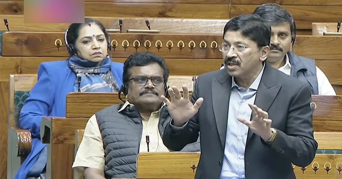 उड़ानों में इंटरनेट से कटे भारतीय यात्री, दयानिधि मारन की शिकायत; दूरसंचार मंत्री ने कहा—नियम तैयार किए जा रहे हैं