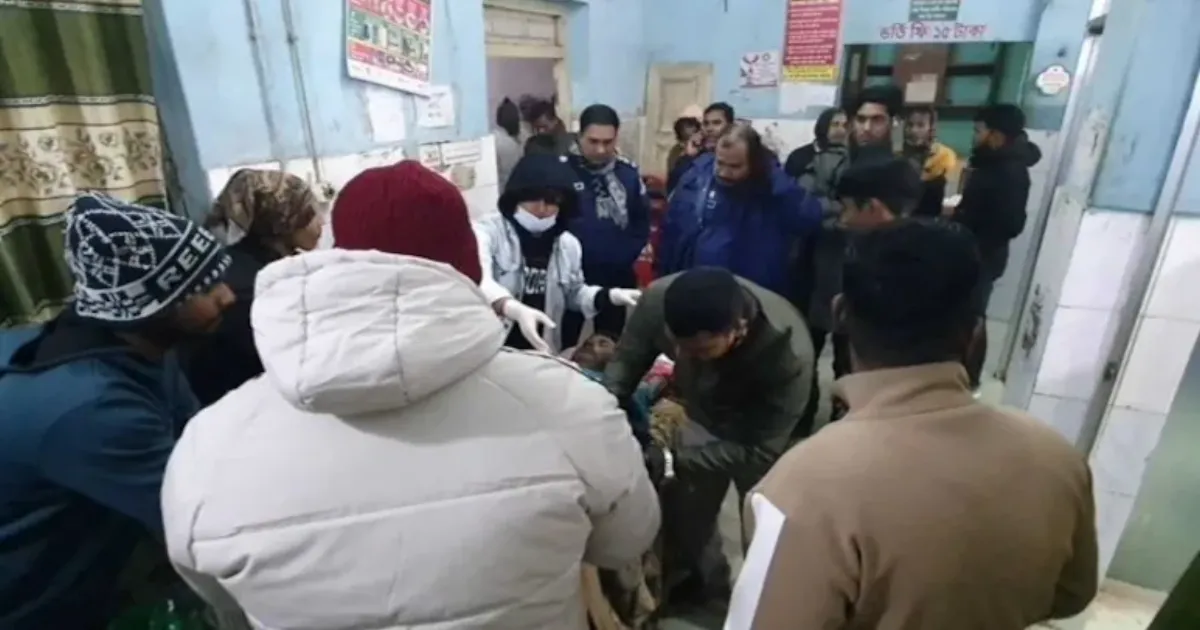 बांग्लादेश में हिंदू व्यक्ति पर हमला, पेट्रोल डालकर जलाया गया; तालाब में कूदकर बची जान