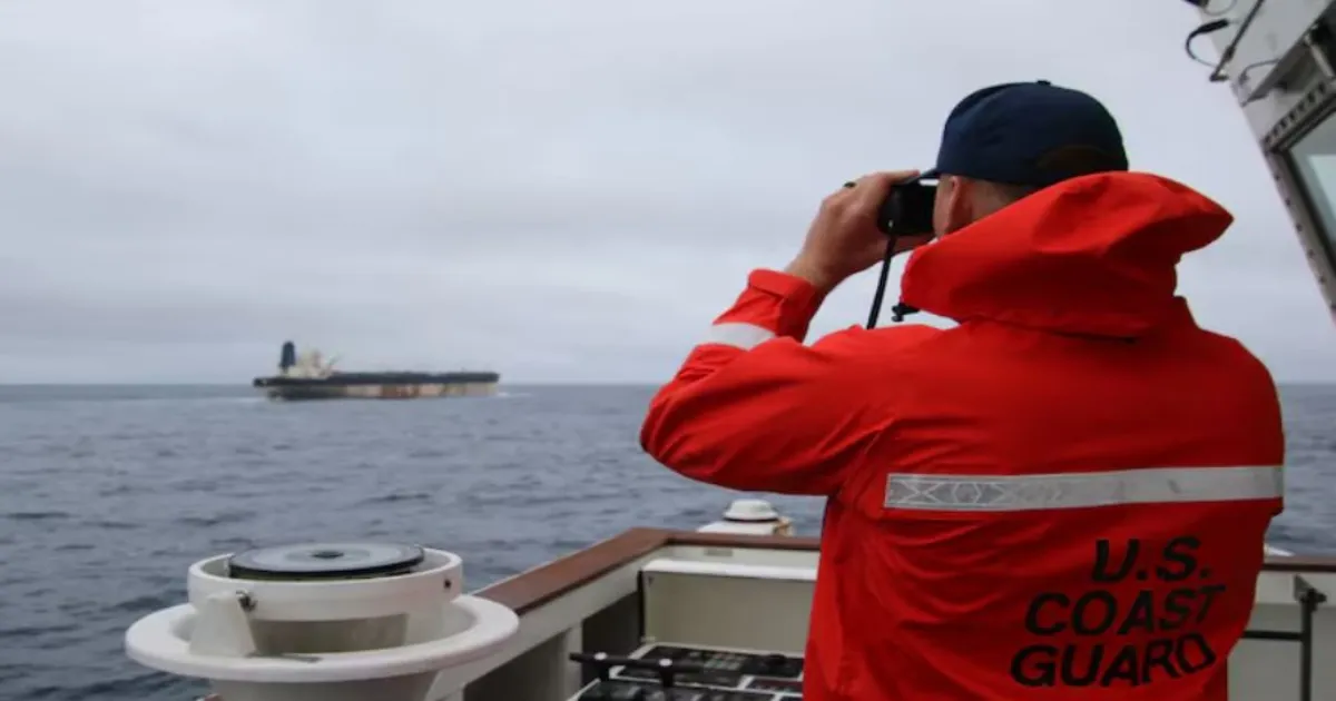 अटलांटिक में नाटकीय पीछा: अमेरिकी बलों ने रूसी झंडे वाले तेल टैंकर को जब्त किया