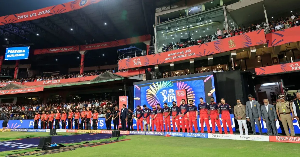 IPL 2026: RCB खिलाड़ियों ने काली पट्टी पहनकर 11 दिवंगत प्रशंसकों को श्रद्धांजलि दी