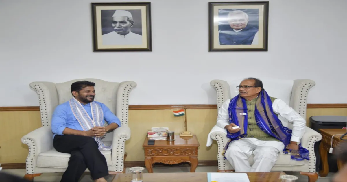 तेलंगाना के मुख्यमंत्री रेवंत रेड्डी ने शिवराज सिंह चौहान से की मुलाकात, पीएम आवास योजना के तहत 11.56 लाख घरों की मांग