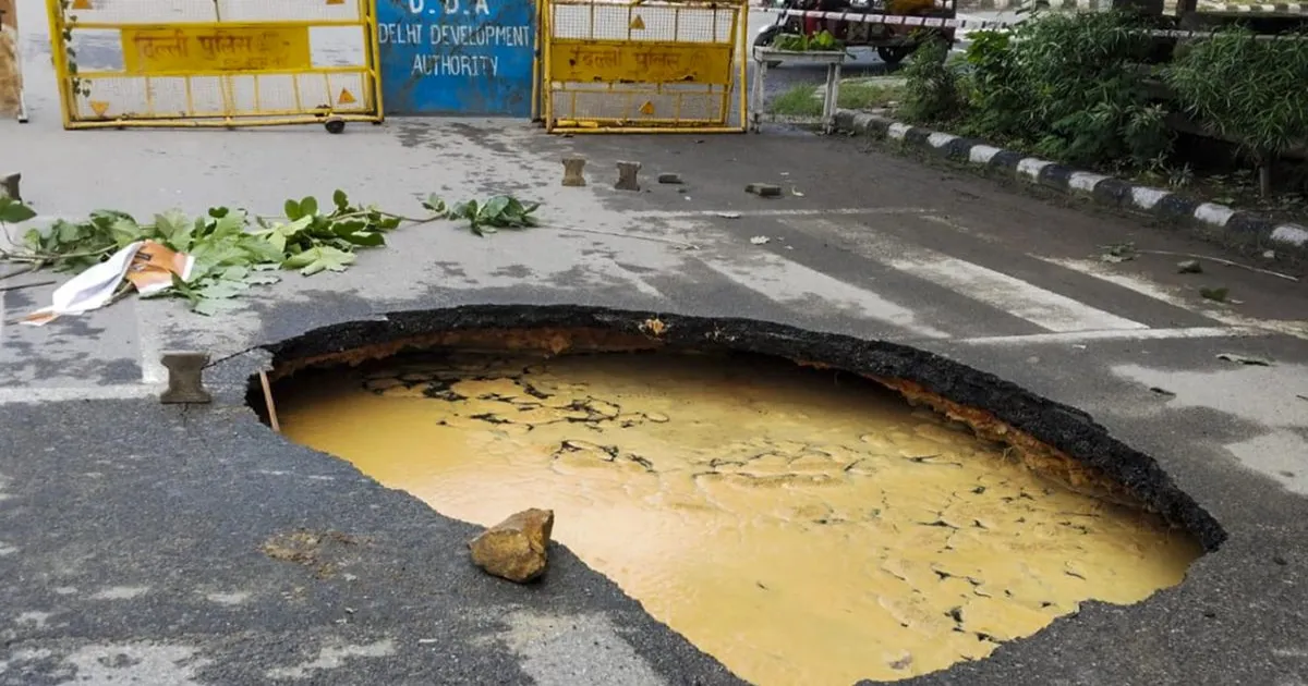 road-caves-in-delhi-dwarka-traffic-disrupted