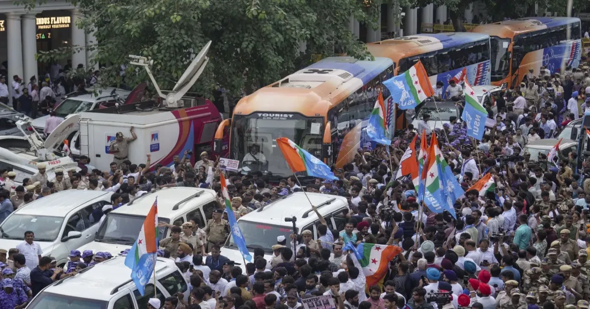 कांग्रेस के CEC विरोध प्रदर्शन से ट्रैफिक जाम, 5 हजार से ज्यादा यात्रियों की ट्रेन छूटी