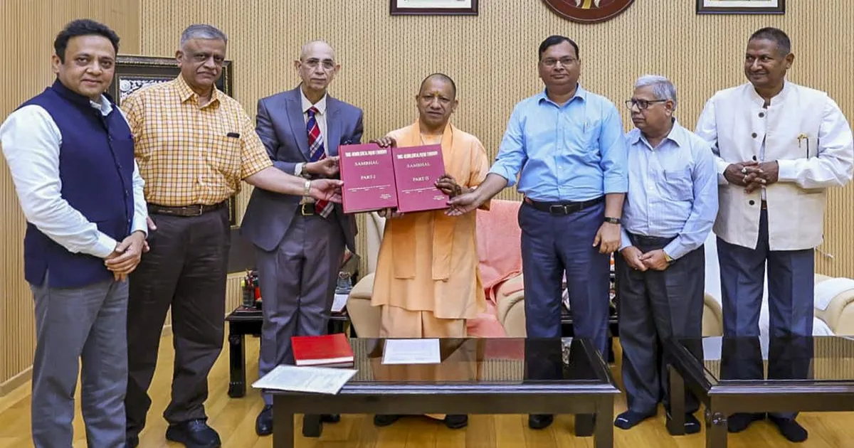 संभल हिंसा पर तीन सदस्यीय न्यायिक पैनल ने सौंपी 450 पन्नों की रिपोर्ट, सीएम योगी को सौंपा विस्तृत विवरण