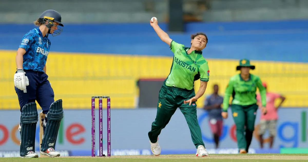 womens-odi-worldcup-pakistan-bowl-england