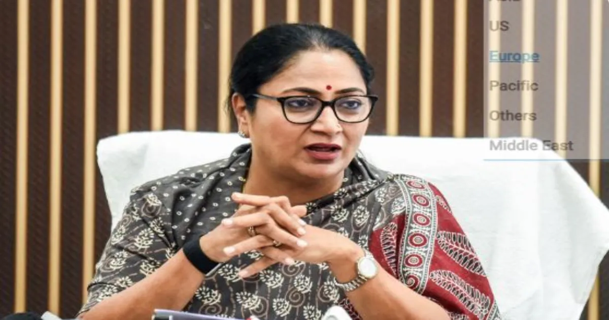 दिल्ली मुख्यमंत्री रेखा गुप्ता ने मालवीय नगर आग और साकेत भवन हादसे के पीड़ितों को दी श्रद्धांजलि, रेस्क्यू कर्मियों को किया सम्मानित
