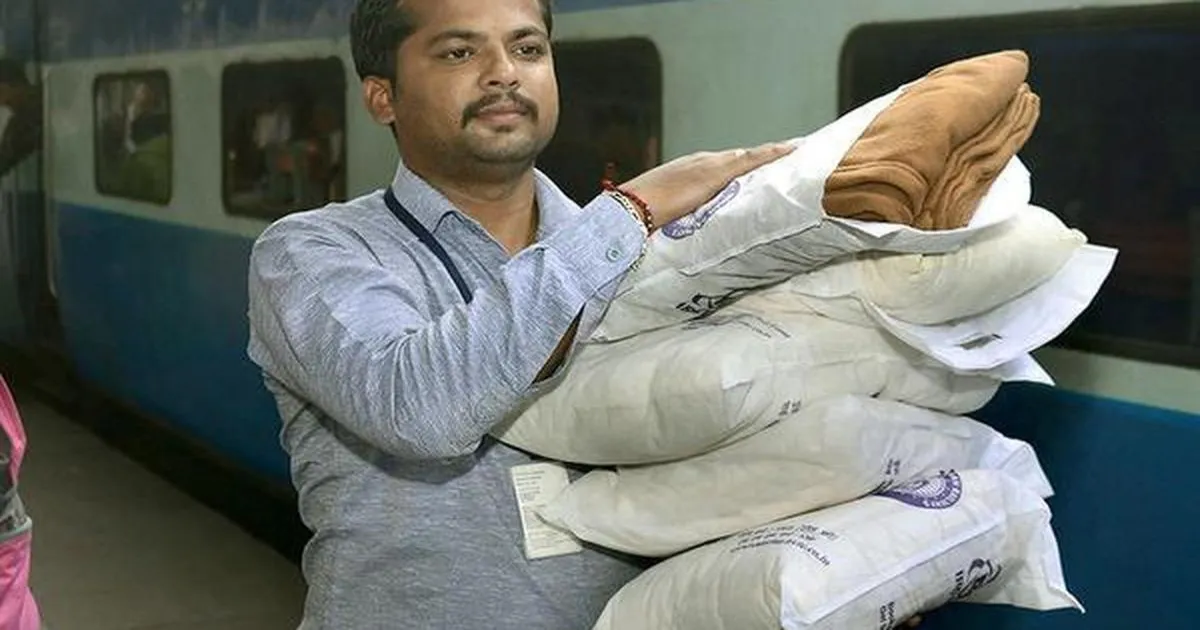आरएसी यात्रियों को बेडरोल देने के निर्देश दोहराए, लगातार शिकायतों पर रेलवे मंत्रालय सख्त