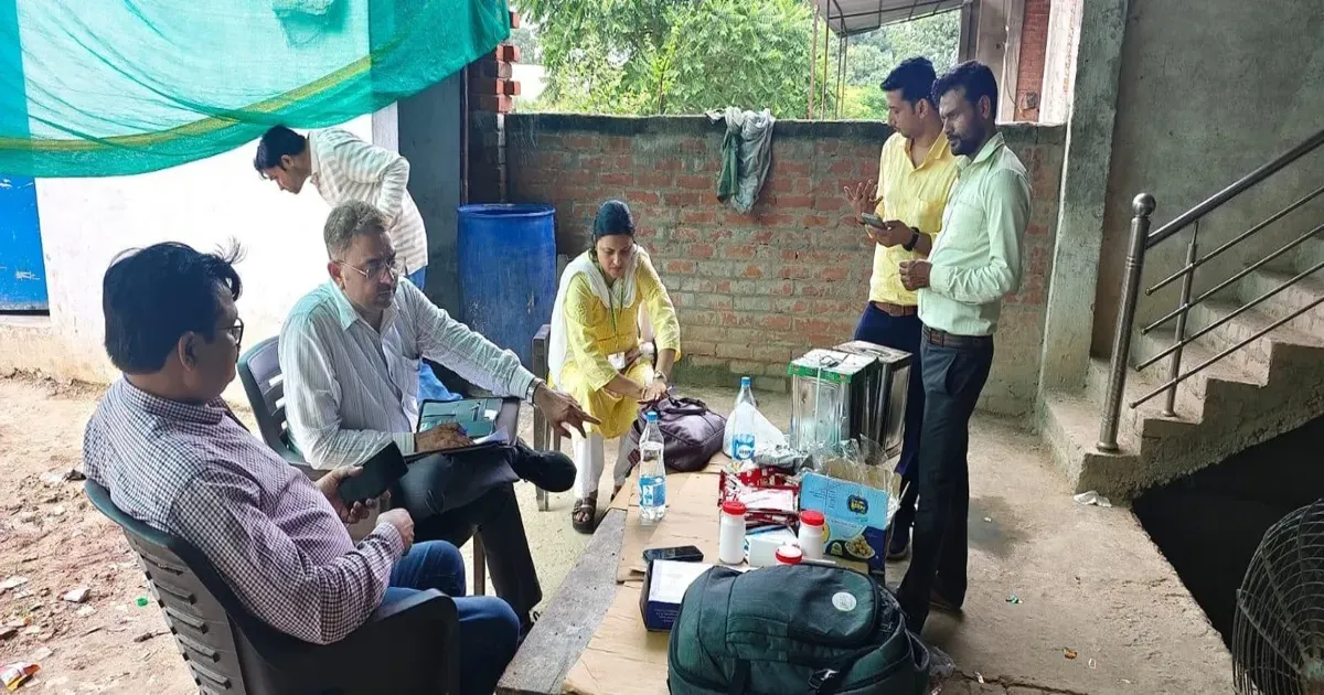 लखनऊ की मिठाई फैक्ट्री पर छापा, 200 किलो दूषित मिठाइयां नष्ट, 180 लीटर तेल जब्त