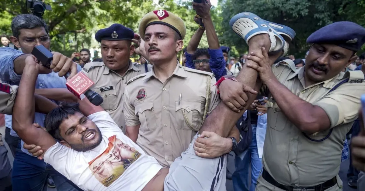 जंतर-मंतर प्रदर्शन का तीसरा दिन: CEC ज्ञानेश कुमार के इस्तीफे की मांग, आप और AISA नेता हिरासत में