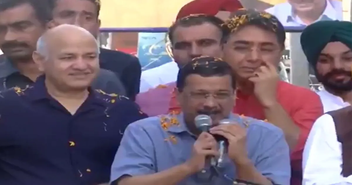 पंजाब: केजरीवाल और सीएम भगवंत मान ने सोहना गांव में किया रोड शो, आम आदमी पार्टी के लिए मांगा जनादेश