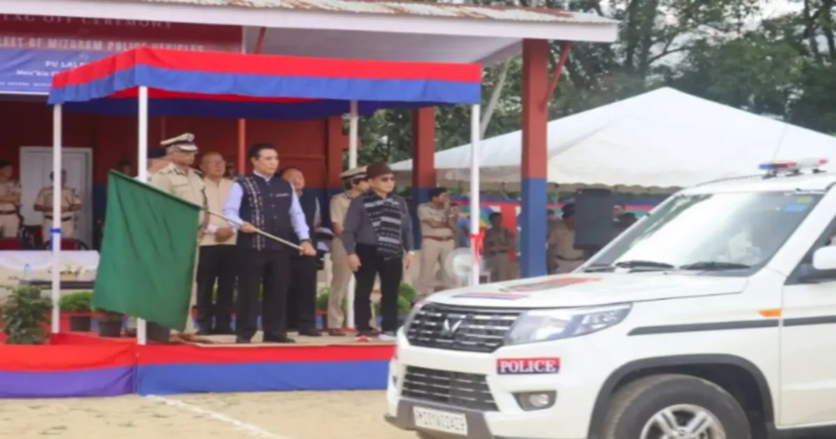 मिजोरम में एएसयूएमपी योजना के तहत नई पुलिस गाड़ियों को मुख्यमंत्री लालदुहोमा ने दिखाई हरी झंडी