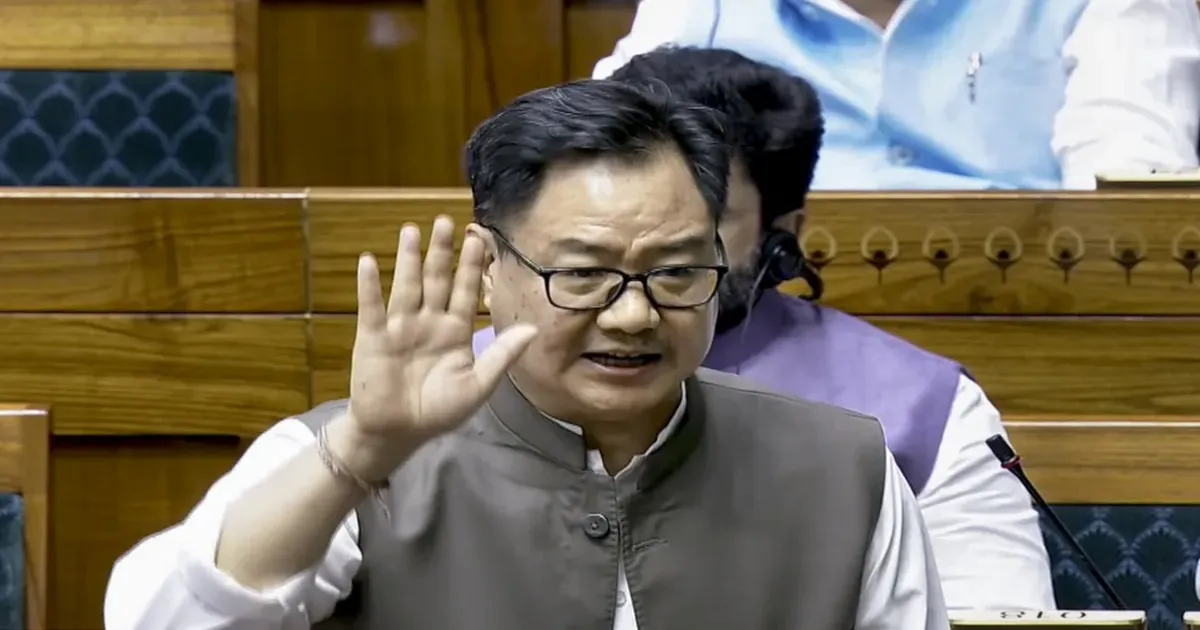 संसद में बहस से भाग रहा विपक्ष, सरकार चर्चा के लिए तैयार: किरण रिजिजू