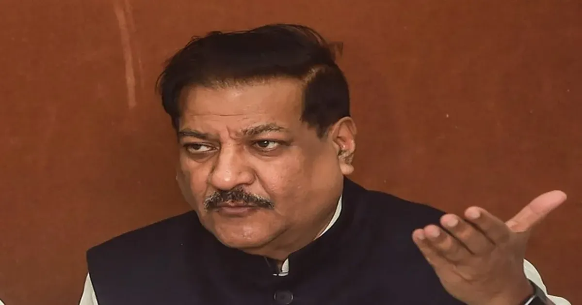 पृथ्वीराज चव्हाण के बड़े राजनीतिक खुलासे, बोले- 2013 में कांग्रेस में आना चाहते थे गोपीनाथ मुंडे
