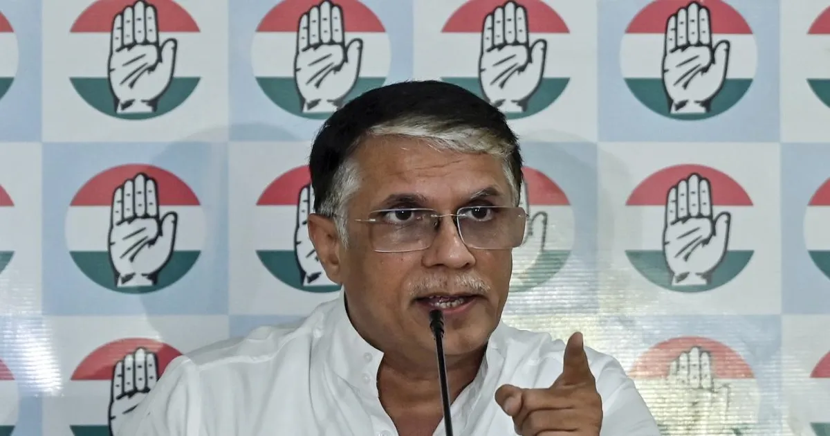 चुनाव आयोग ने कांग्रेस नेता पवन खेड़ा को नोटिस भेजा, दिल्ली की दो सीटों पर नाम दर्ज होने पर सवाल