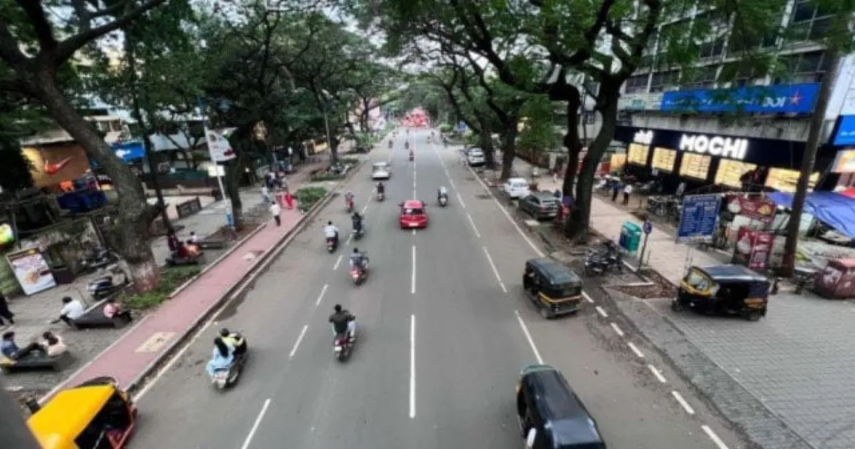 गड्ढामुक्त पुणे अभियान में लापरवाही पर ठेकेदार पर जुर्माना, दो इंजीनियर निलंबित