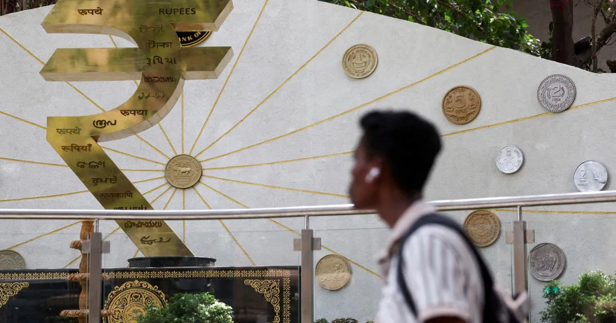 rupee-falls-against-dollar-brent-crude-prices-drop