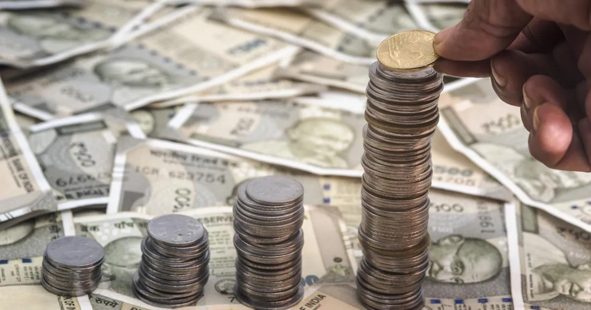 रुपया 11 पैसे कमजोर होकर 90.43 पर बंद, निवेशक भारत-अमेरिका व्यापार समझौते पर स्पष्टता की प्रतीक्षा में