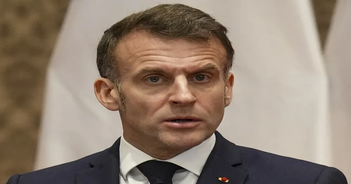 फ्रांसीसी राष्ट्रपति इमैनुएल मैक्रोन ने 2030 तक 30,000 भारतीय छात्रों को आकर्षित करने के लिए वीजा प्रक्रिया में सुधार और अंग्रेजी कोर्स की घोषणा की