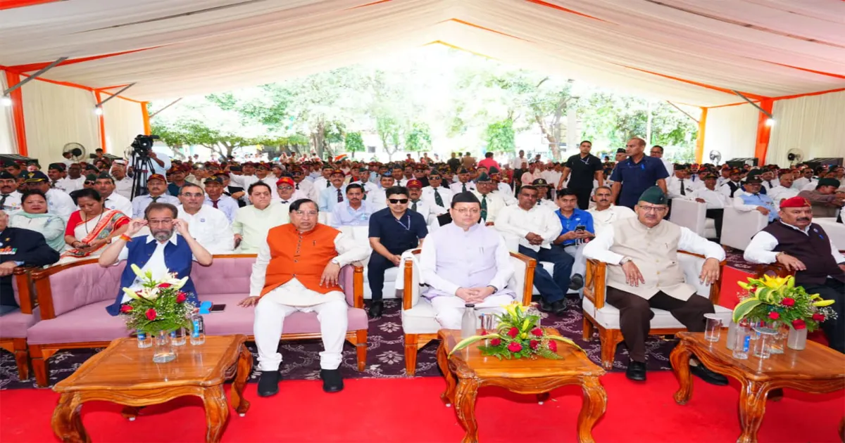 कारगिल विजय दिवस पर सीएम धामी ने पूर्व सैनिकों संग सुनी पीएम मोदी की मन की बात