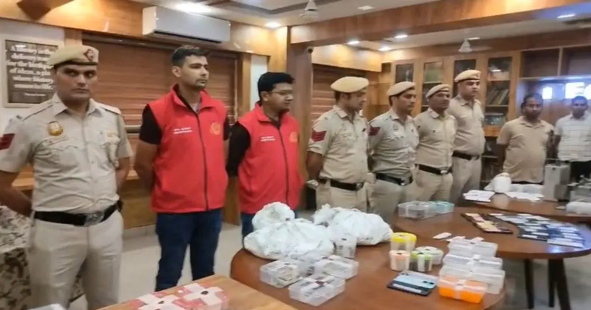 दिल्ली पुलिस का ऑपरेशन आघात, 151 अपराधी गिरफ्तार; हथियार, नशा और चोरी के वाहन बरामद